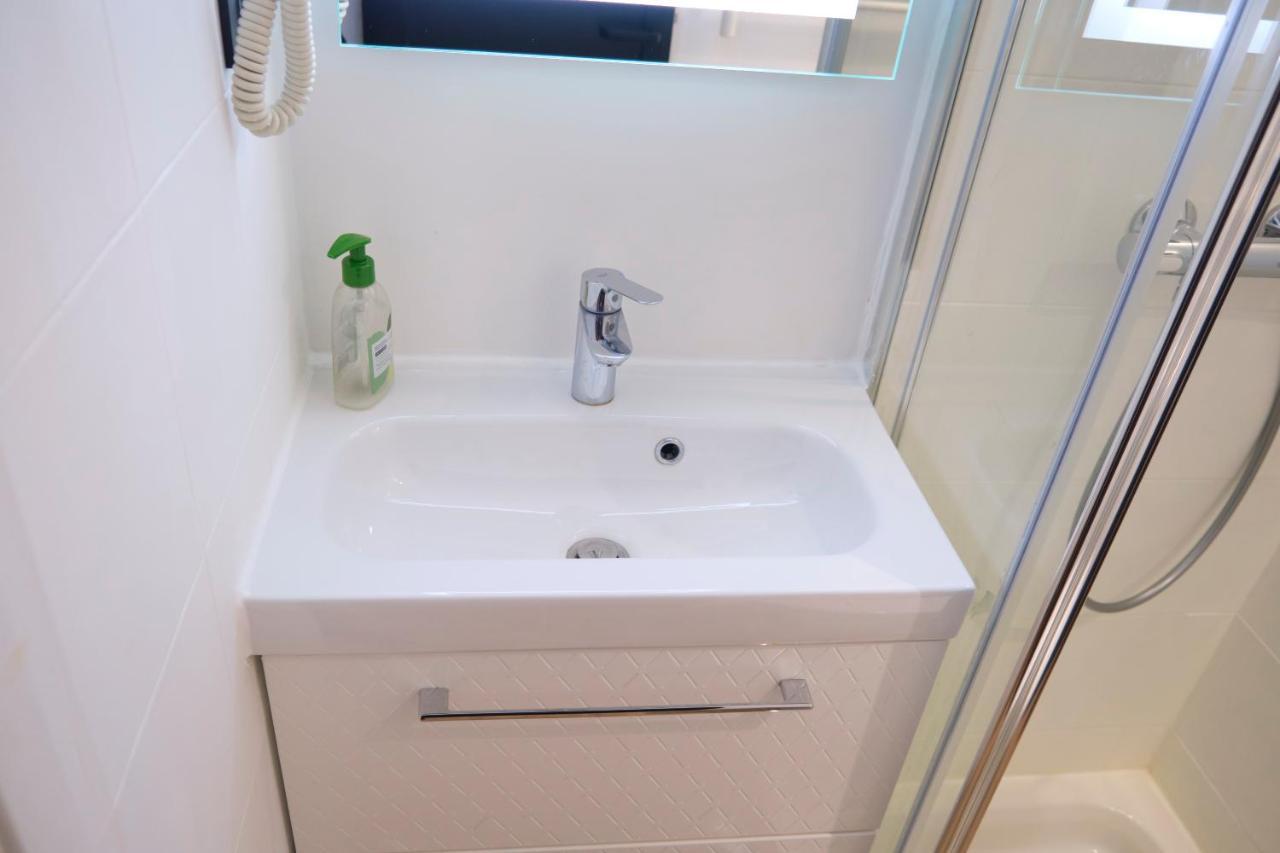 Suite Adamas Лион Екстериор снимка